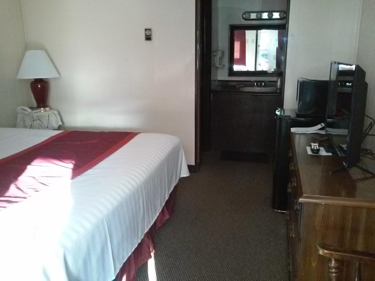 Holiday House Motel Hillsdale Экстерьер фото
