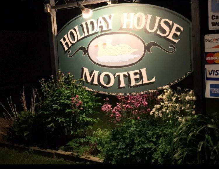 Holiday House Motel Hillsdale Экстерьер фото